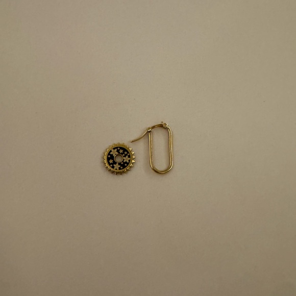 Foundrae Earring - Picture 3 of 4